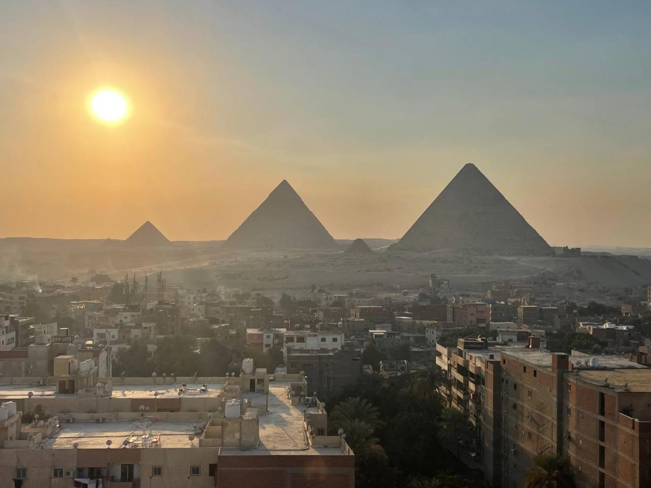 Pyramids Studio & Jacuzzi * Il Cairo
