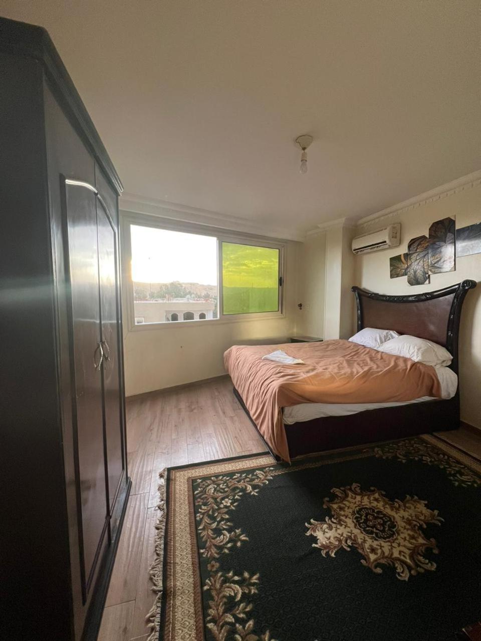 Pyramids Studio & Jacuzzi Apartment *