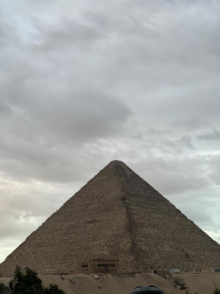 Pyramids Studio & Jacuzzi *