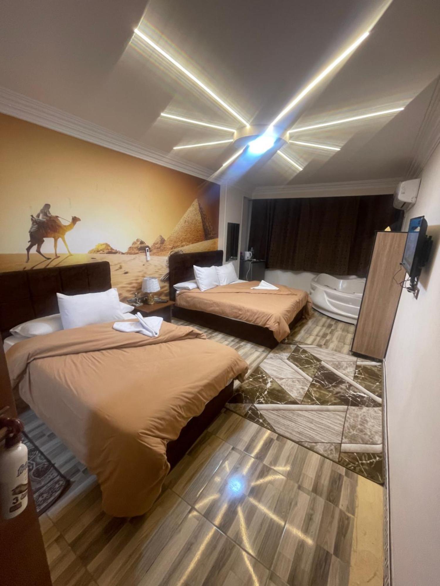 Pyramids Studio & Jacuzzi *
