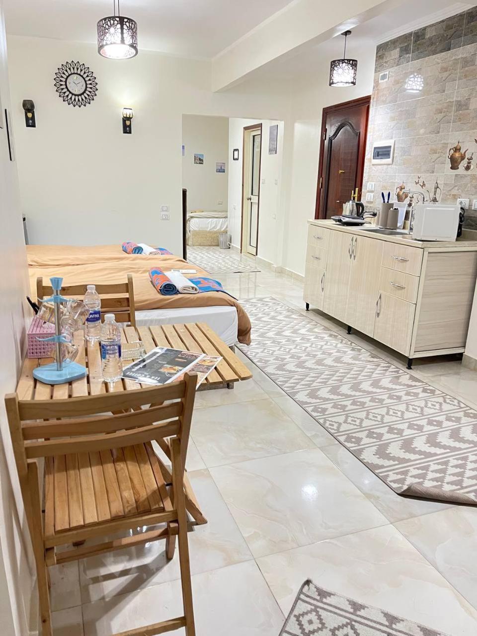 Pyramids Studio & Jacuzzi Apartment *