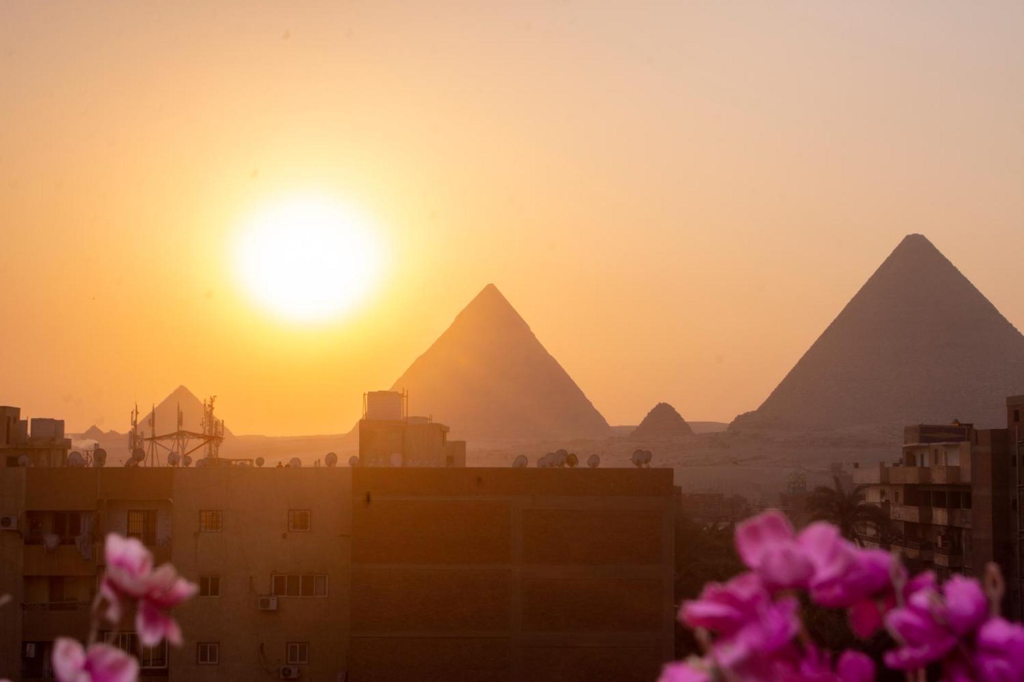 Pyramids Studio & Jacuzzi * Cairo