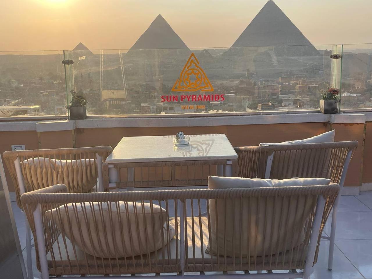 Pyramids Studio & Jacuzzi Apartment