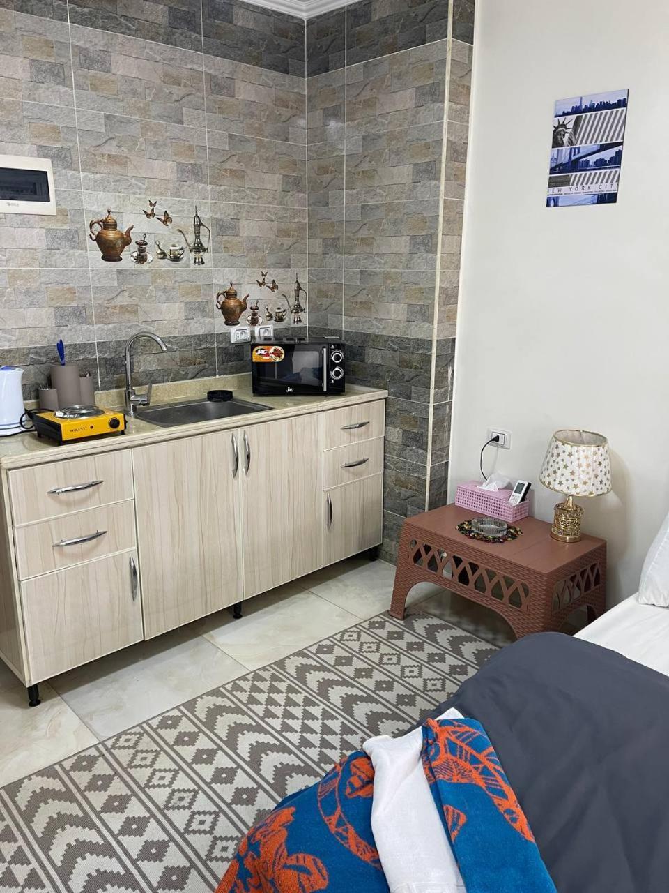 Pyramids Studio & Jacuzzi Apartment *