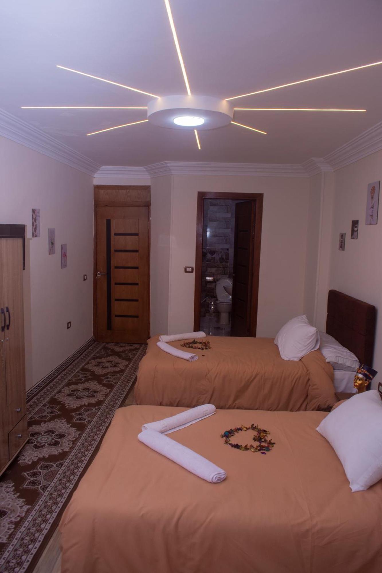 Pyramids Studio & Jacuzzi Cairo
