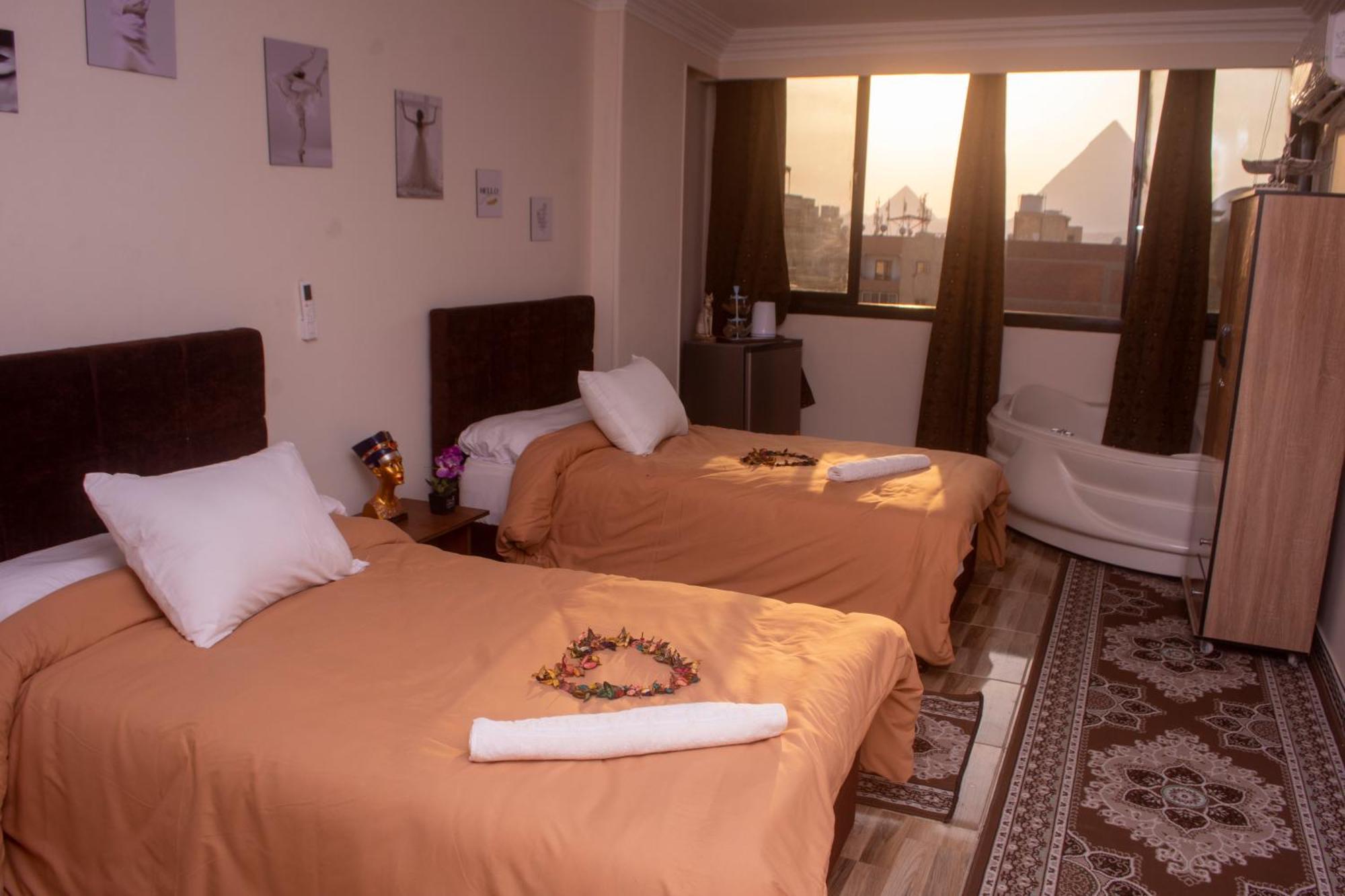 Pyramids Studio & Jacuzzi Apartment *