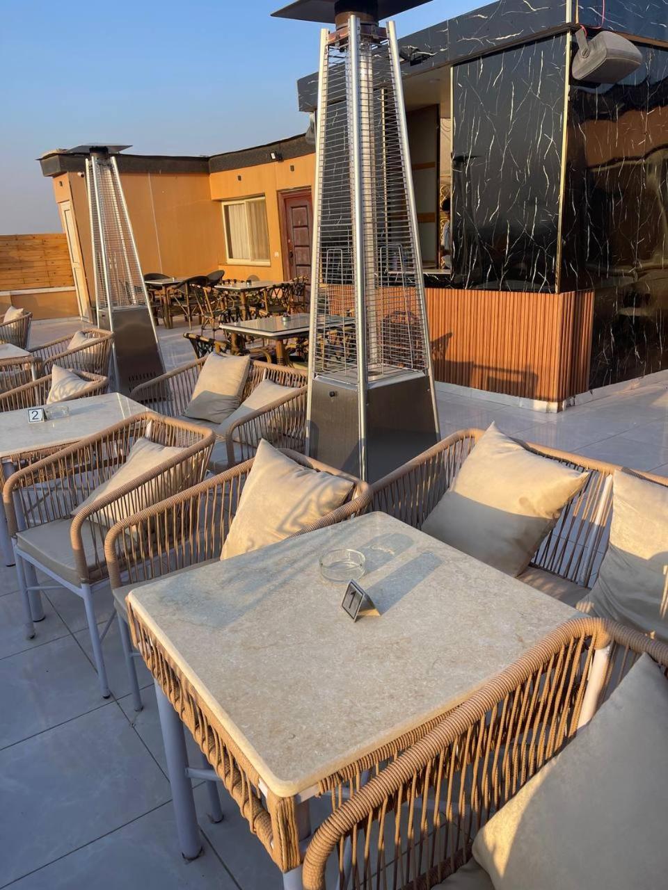 Apartment Pyramids Studio & Jacuzzi *