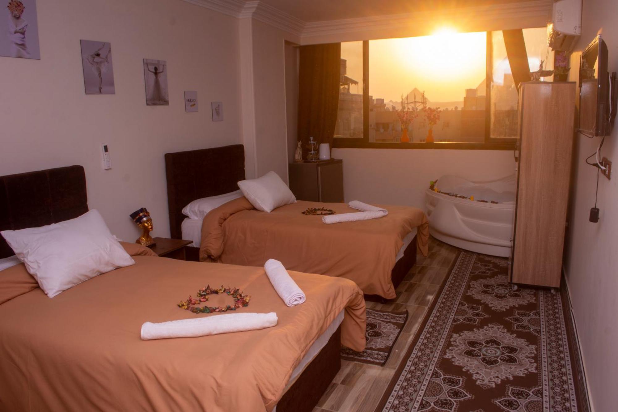 Pyramids Studio & Jacuzzi Apartment *