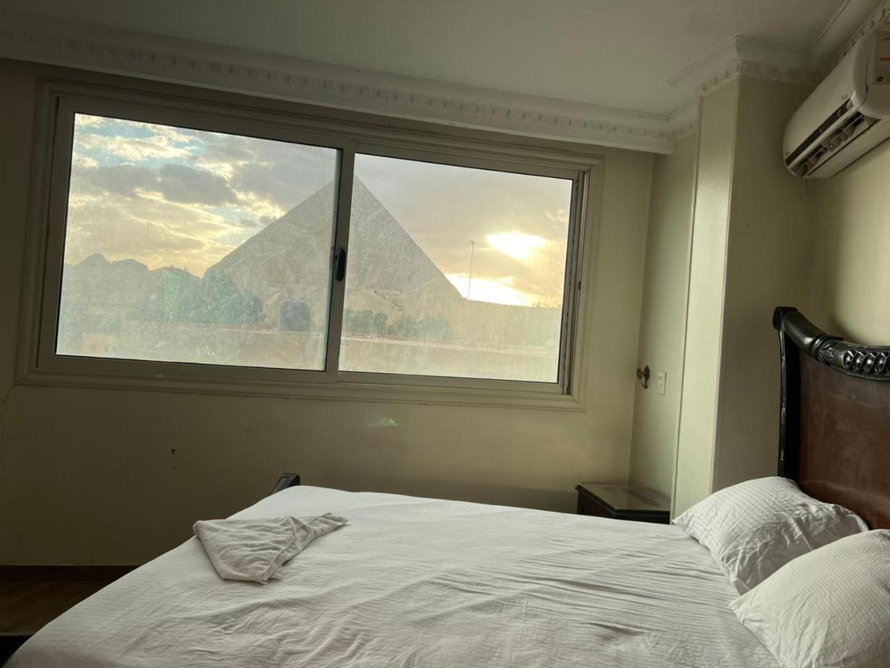 Pyramids Studio & Jacuzzi Apartment *