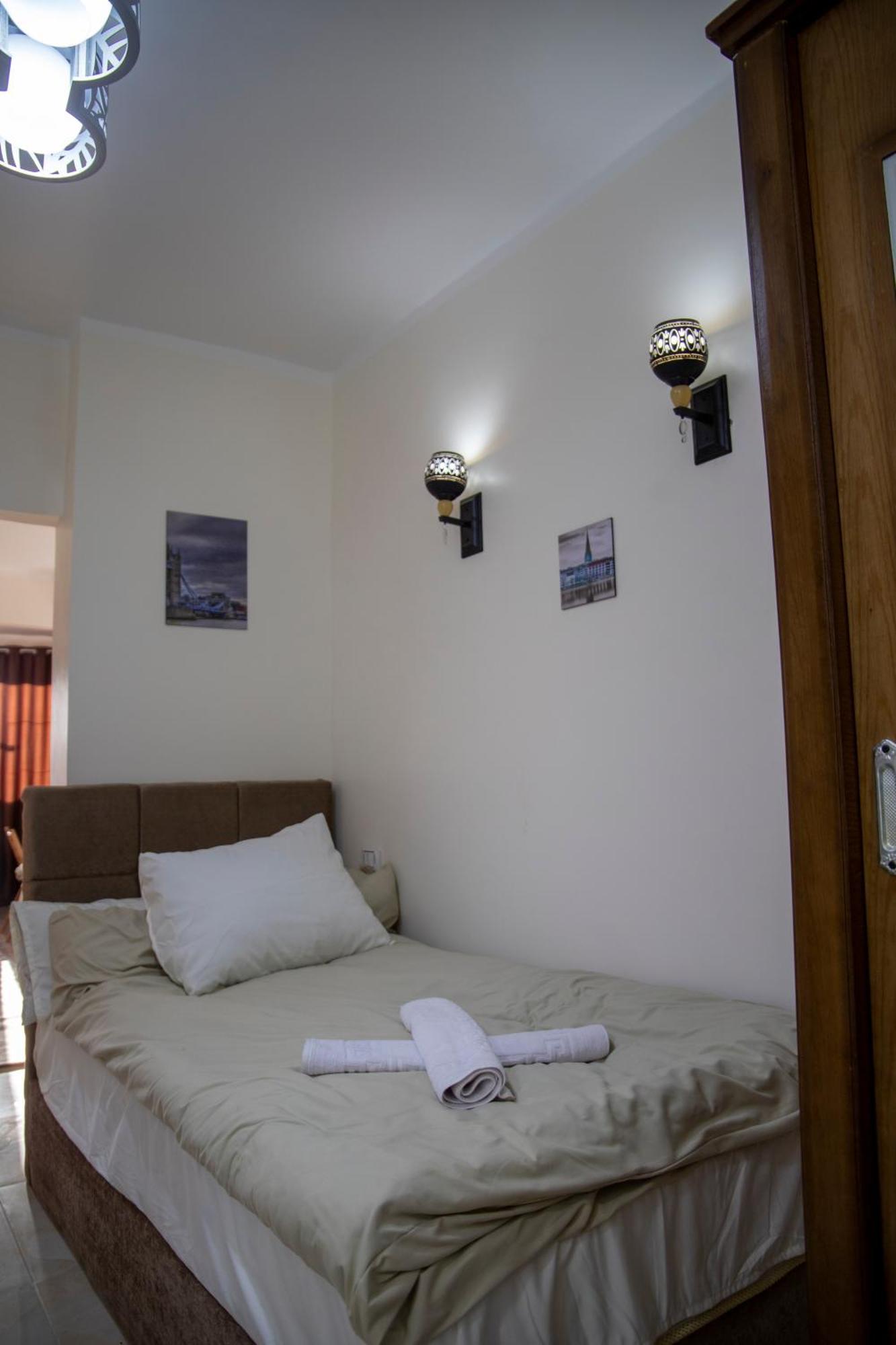 Pyramids Studio & Jacuzzi Apartment Cairo