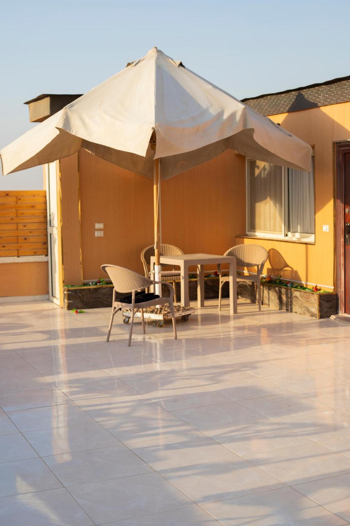 Pyramids Studio & Jacuzzi *