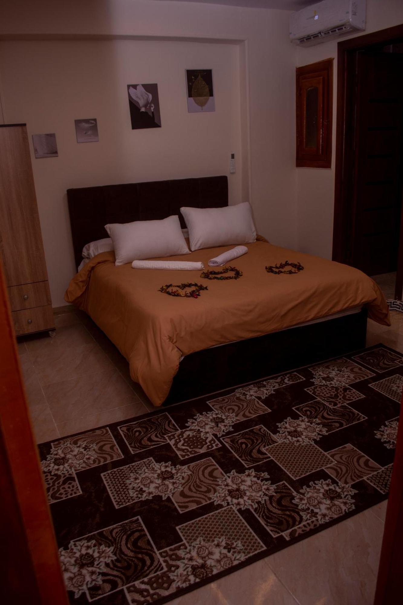Pyramids Studio & Jacuzzi * Cairo