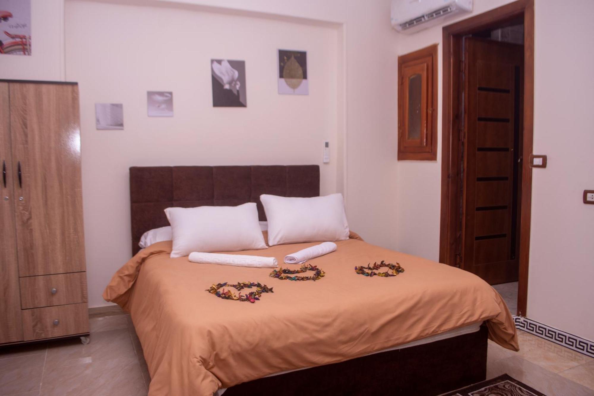 Apartment Pyramids Studio & Jacuzzi
