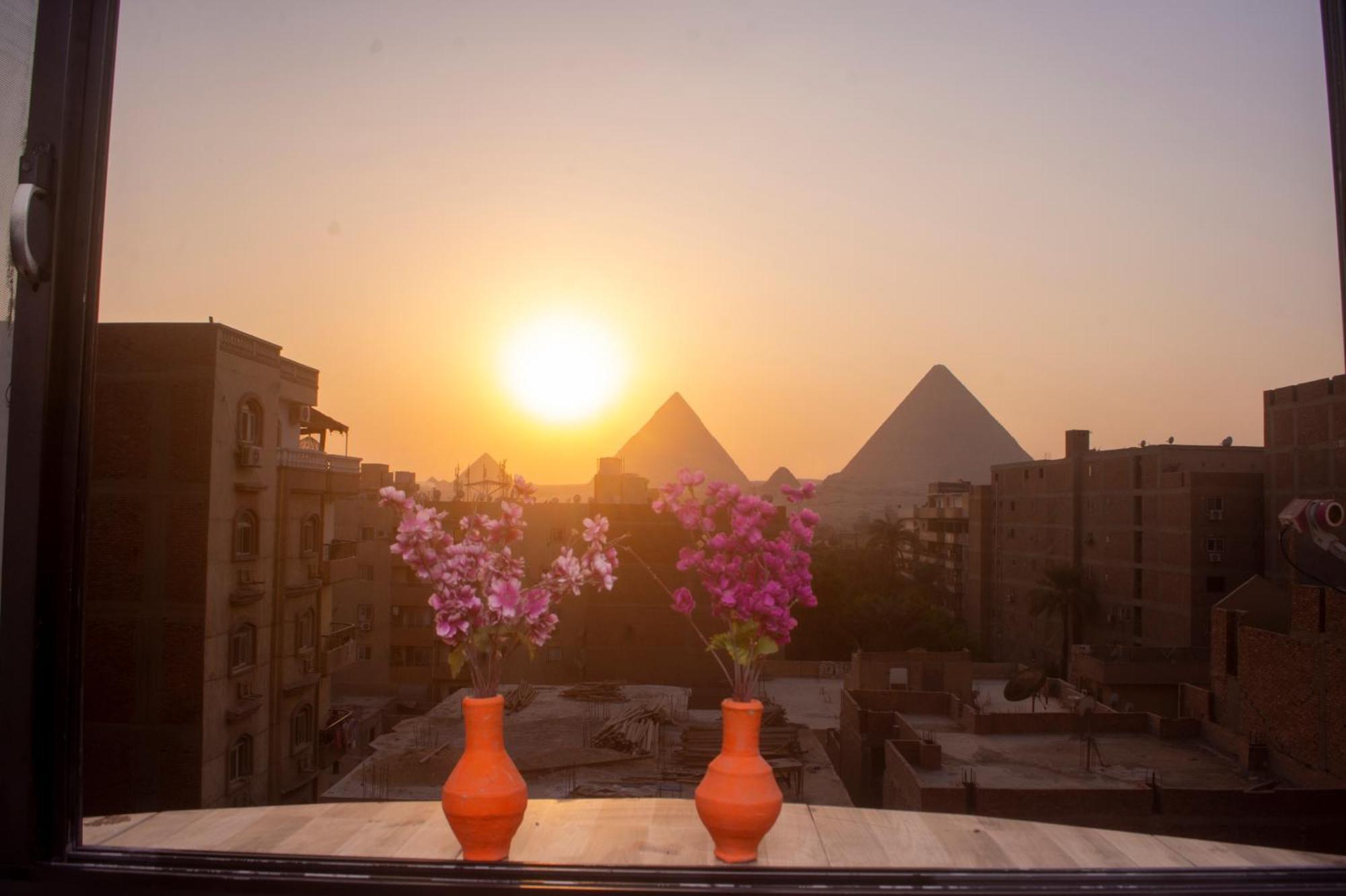 Pyramids Studio & Jacuzzi Cairo