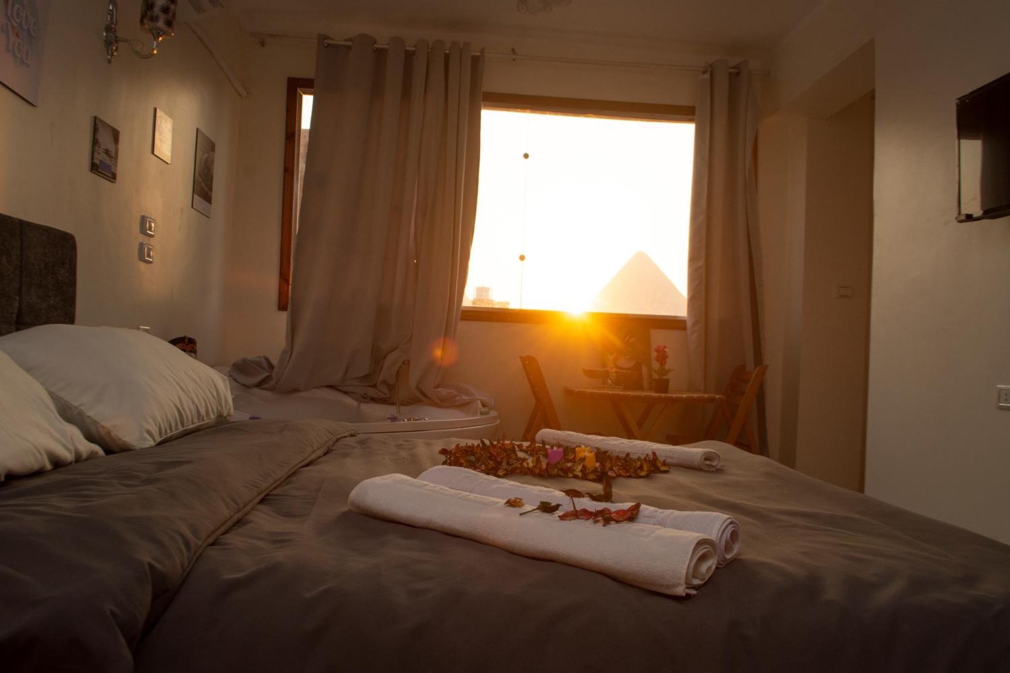 Pyramids Studio & Jacuzzi *